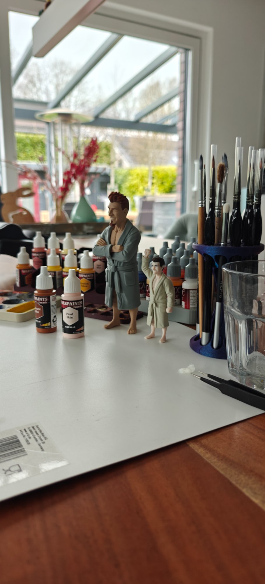 Die rohen, unbemalten Figuren