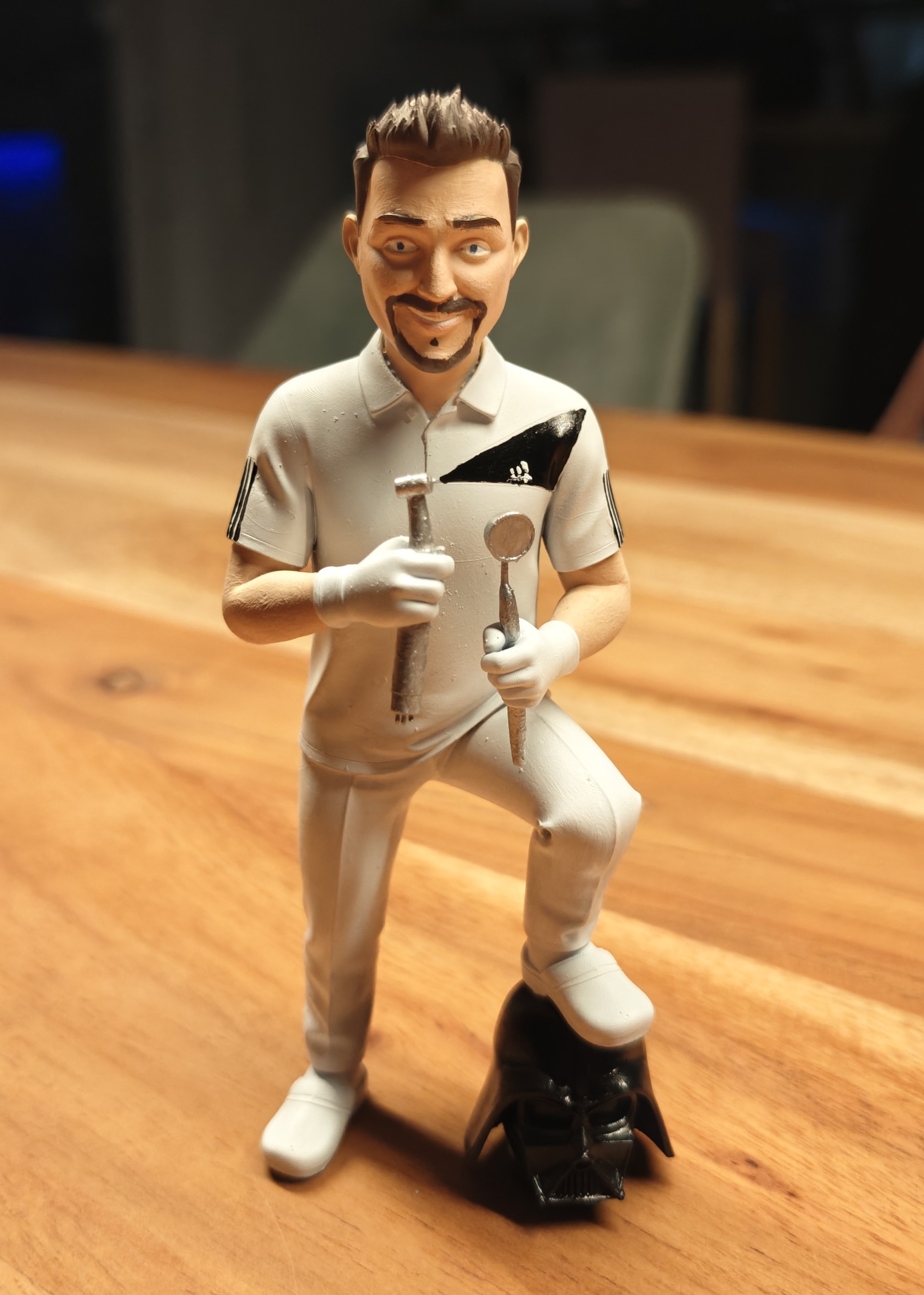 May the Dentist be with you – Zahnarzt-Figur auf Darth-Vader-Sockel